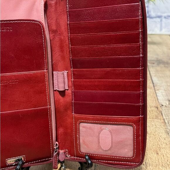 Fossil Travel Wallet red leather Zippered wristlet strap - Picture 6 of 12